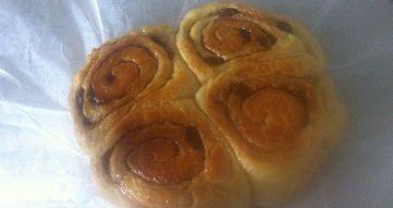 Slow Cooker Cinnamon Rolls UK Recipe and Method - Glazed with Apricot Jam